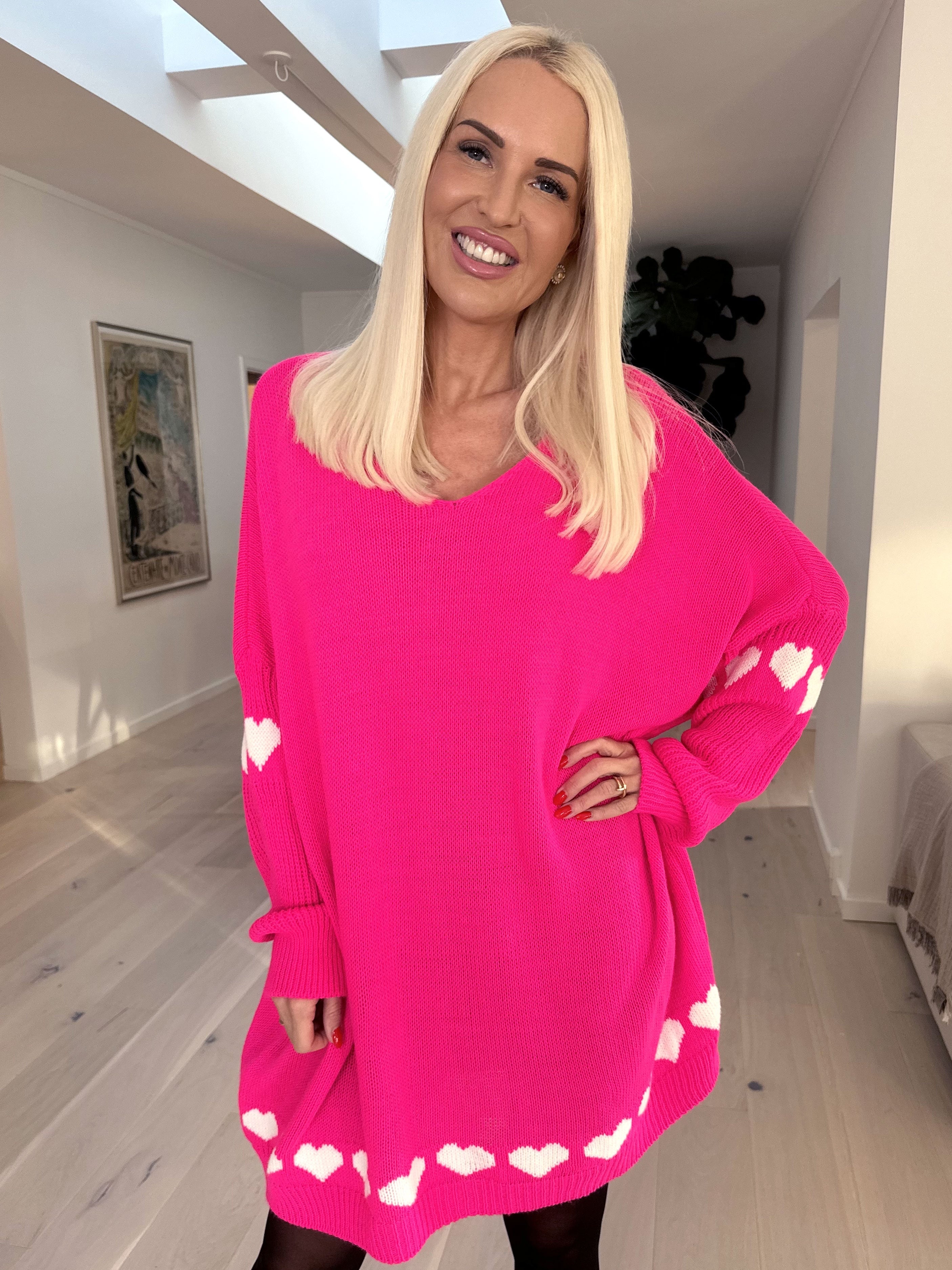 Katerina - Stickad klänning med söta hjärtdetaljer